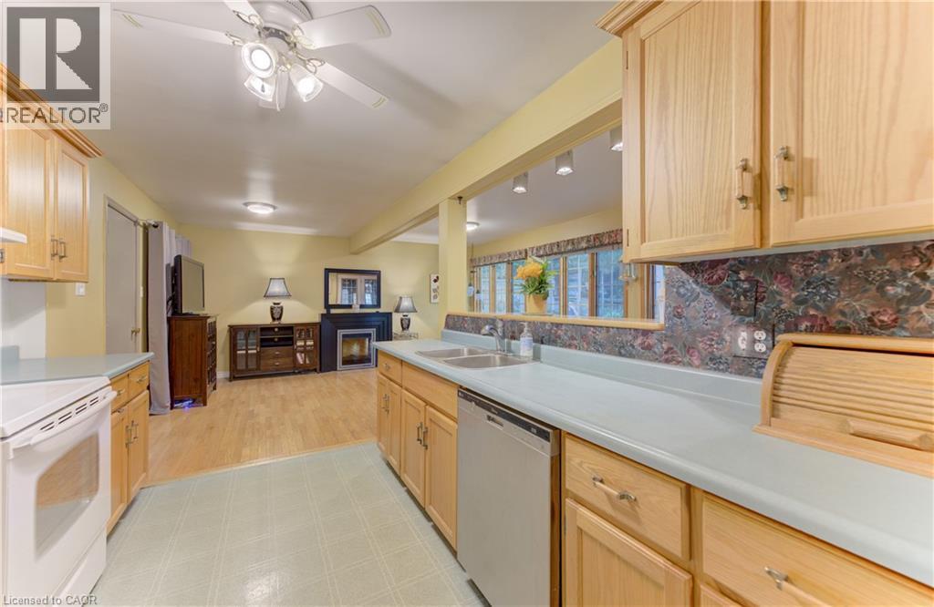 95 UPLANDS Drive, Kitchener — photo 7