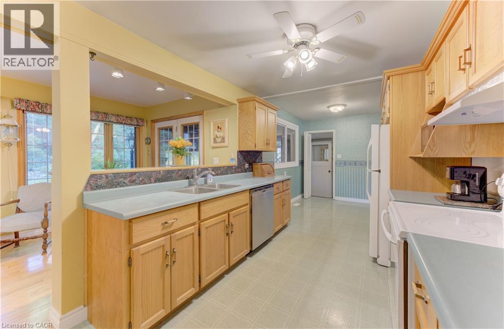 95 UPLANDS Drive, Kitchener — photo 8
