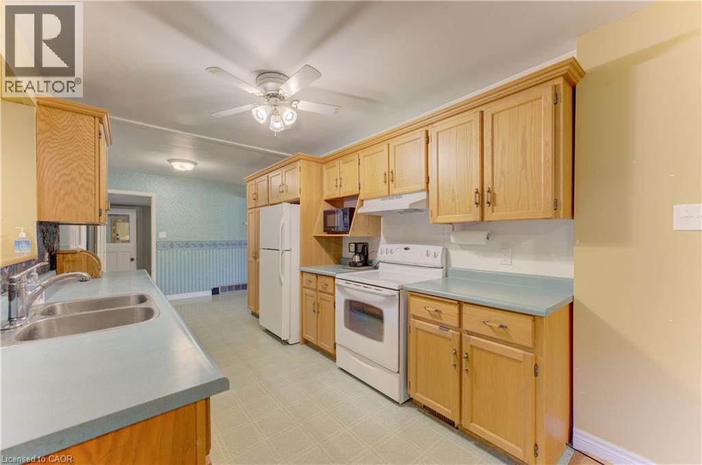 95 UPLANDS Drive, Kitchener — photo 9