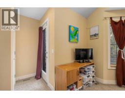 4pc Bathroom - 2526 3 Avenue Nw, Calgary, AB T2N0L3 Photo 17