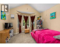 5pc Bathroom - 2526 3 Avenue Nw, Calgary, AB T2N0L3 Photo 16