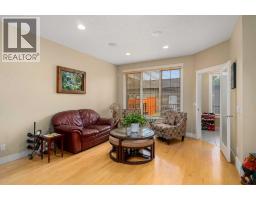 Foyer - 2526 3 Avenue Nw, Calgary, AB T2N0L3 Photo 9