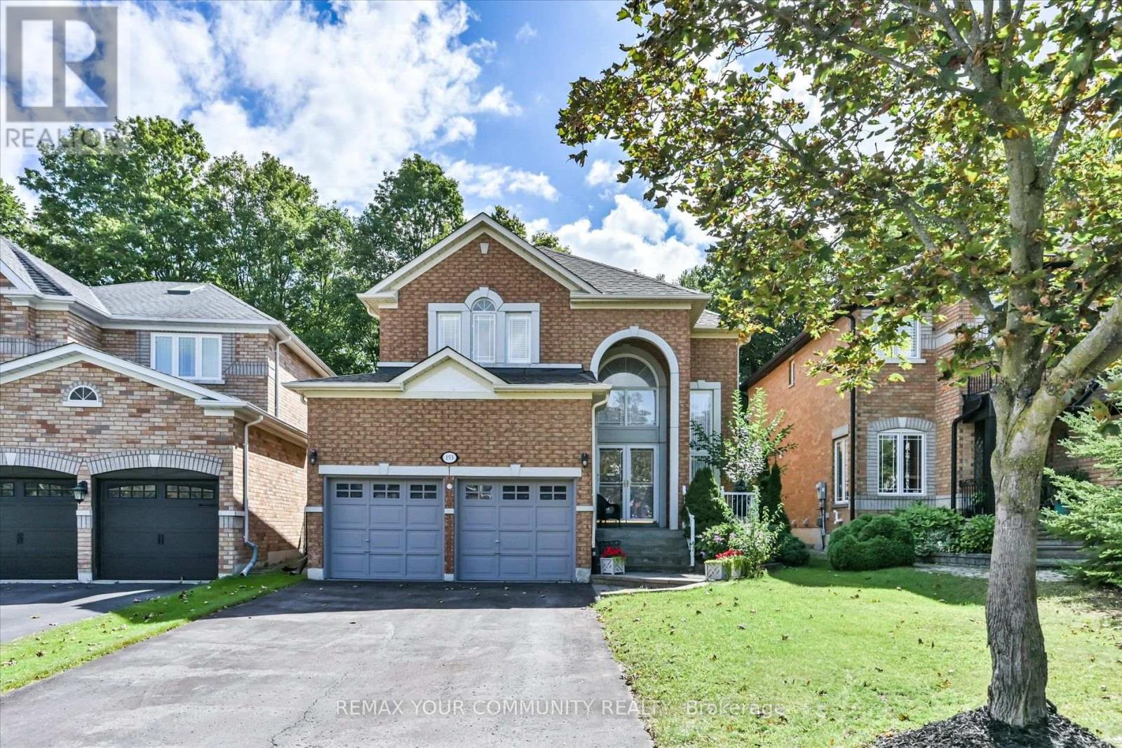 153 ESTATE GARDEN DRIVE, Richmond Hill (Oak Ridges)