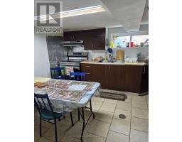 Kitchen - 94 Ypres Road, Toronto, ON M6M1P3 Photo 10