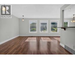 4pc Bathroom - 112 Beaconsfield Rise Nw, Calgary, AB T3K1X4 Photo 11