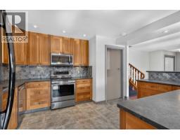 Bedroom - 112 Beaconsfield Rise Nw, Calgary, AB T3K1X4 Photo 7