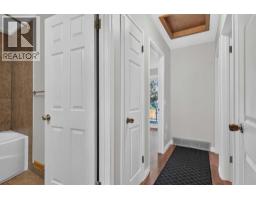 112 Beaconsfield Rise Nw, Calgary, AB T3K1X4 Photo 13