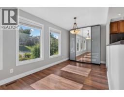 Bedroom - 112 Beaconsfield Rise Nw, Calgary, AB T3K1X4 Photo 10