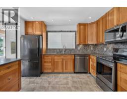 Bedroom - 112 Beaconsfield Rise Nw, Calgary, AB T3K1X4 Photo 6
