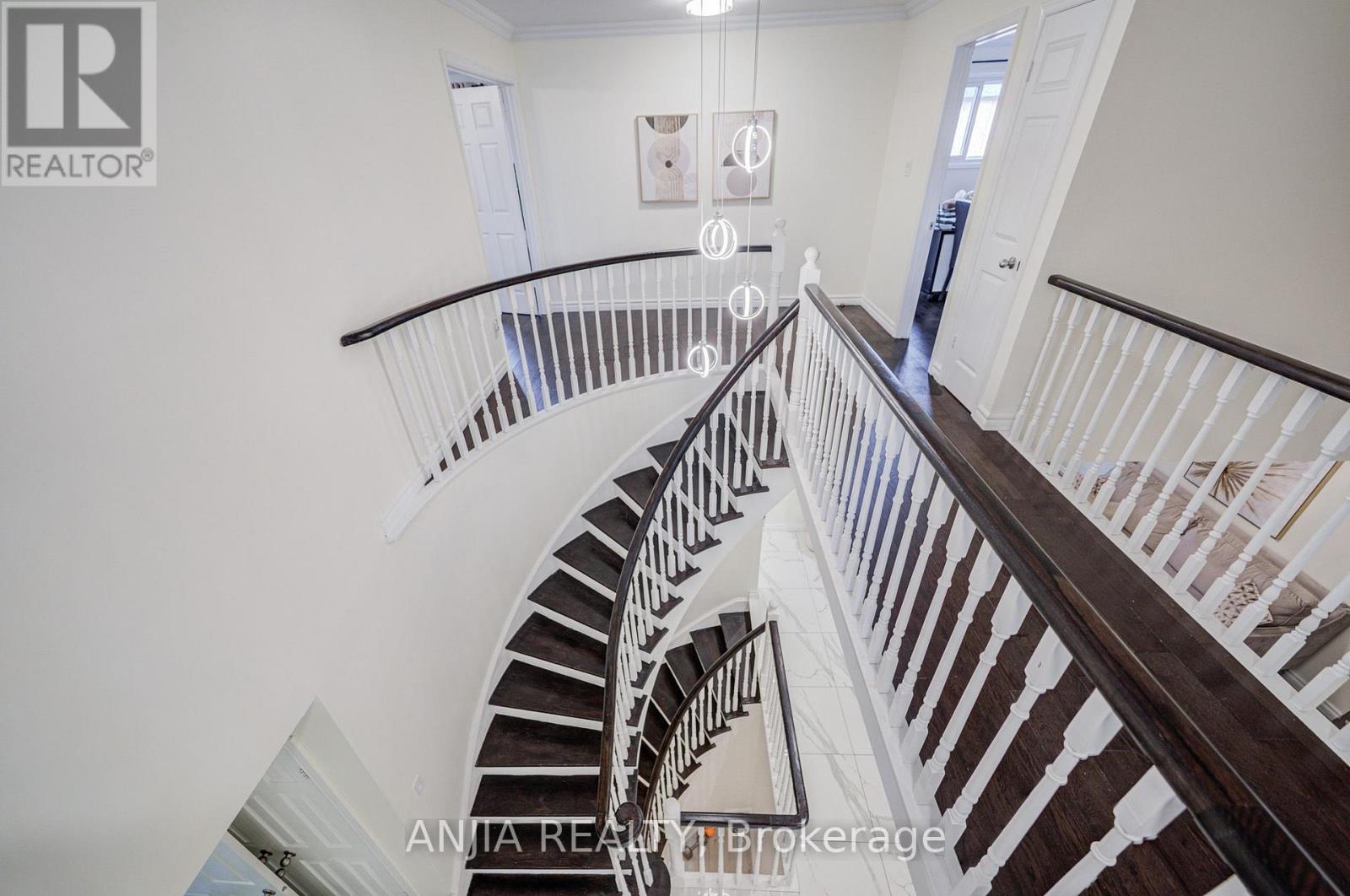39 MILLCROFT WAY - 37