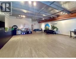 203 1058 Gibsons Way, Gibsons, BC V0N1V7 Photo 8