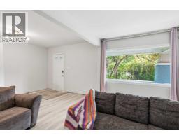 Primary Bedroom - 211 7 Street Ne, Calgary, AB T2E4C1 Photo 7