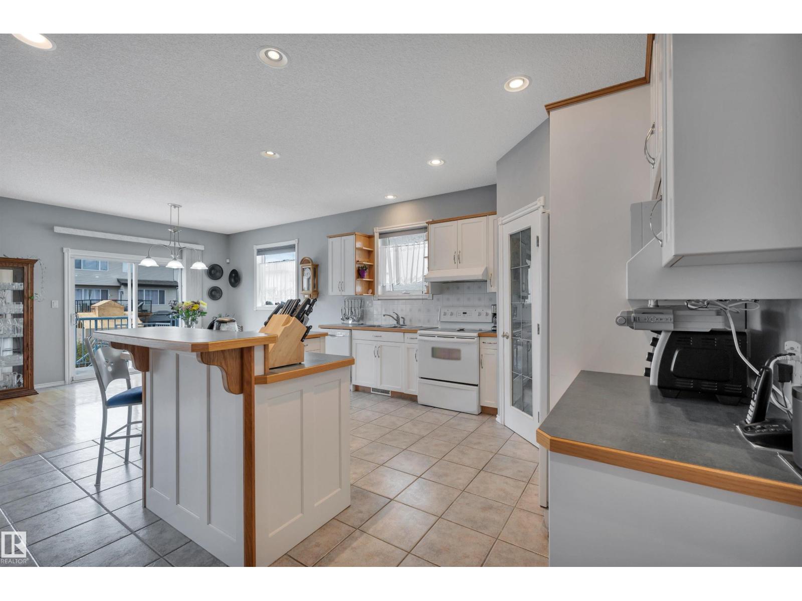 14932 136 ST NW - 11