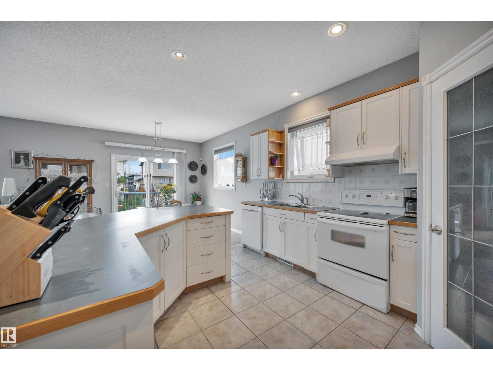 14932 136 ST NW - 15
