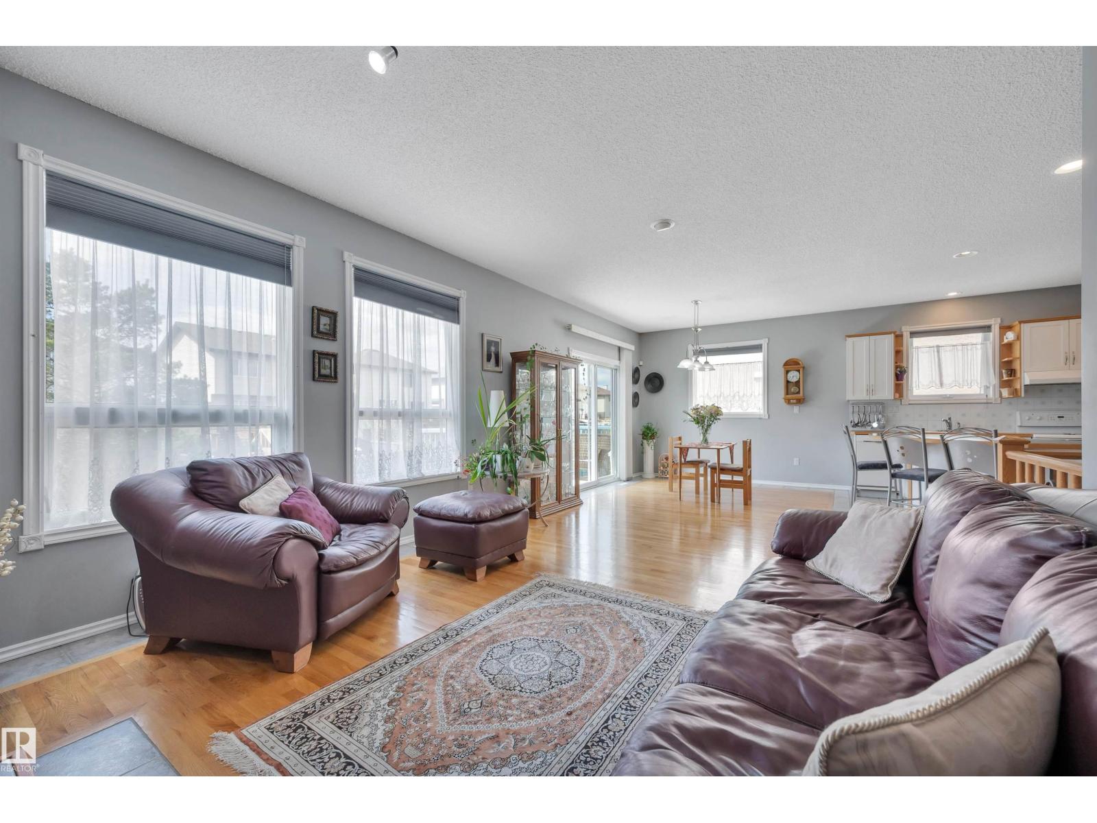 14932 136 ST NW - 21