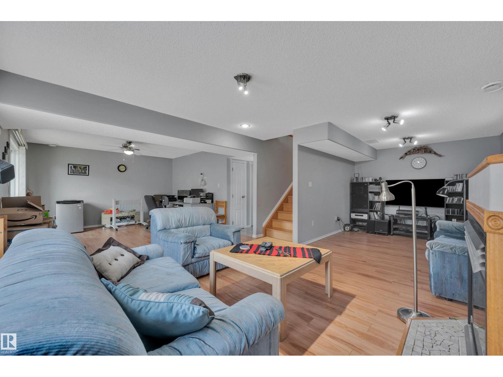 14932 136 ST NW - 32