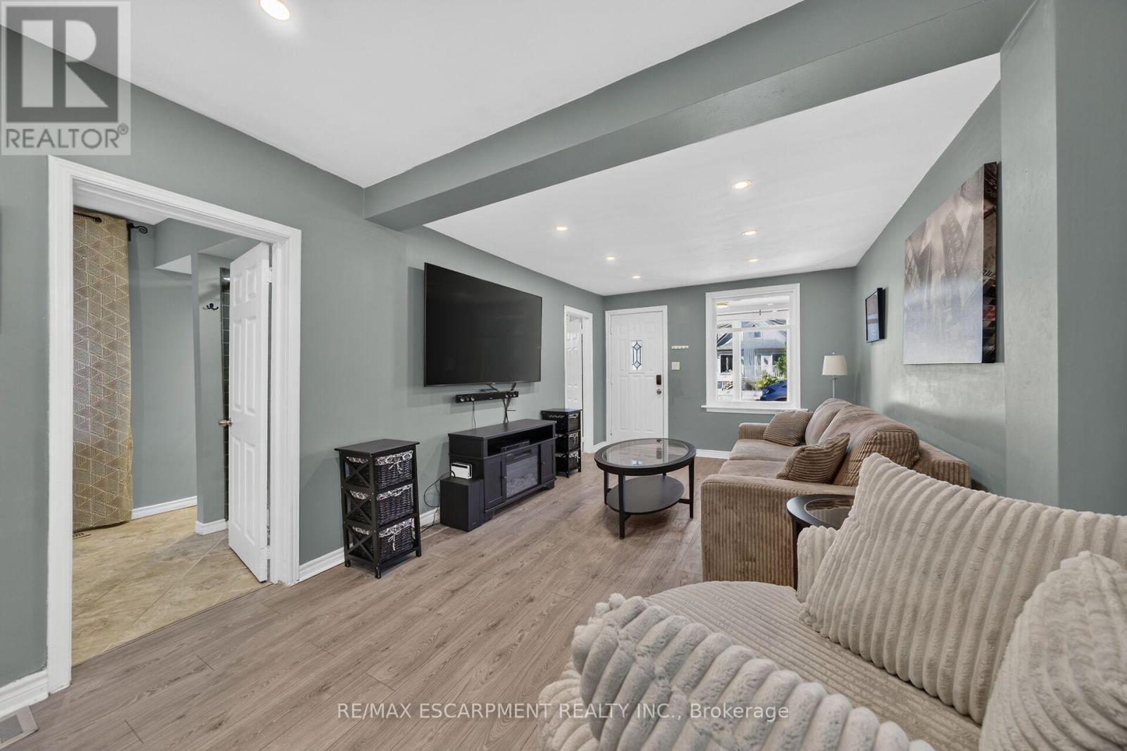 7 EAST 24TH STREET, Hamilton (Eastmount) — photo 9