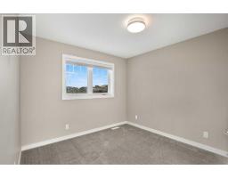 Living room - 26 Tagish Avenue, Red Deer, AB T4P0Y6 Photo 17