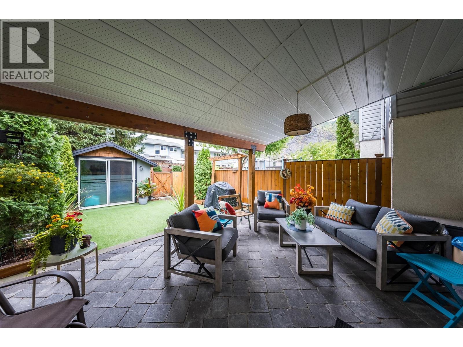 3315 LAUREL Crescent - 33