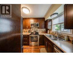 4pc Bathroom - 3315 Laurel Crescent, Trail, BC V1R4M6 Photo 7