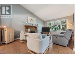 49 Lock Crescent - photo 4
