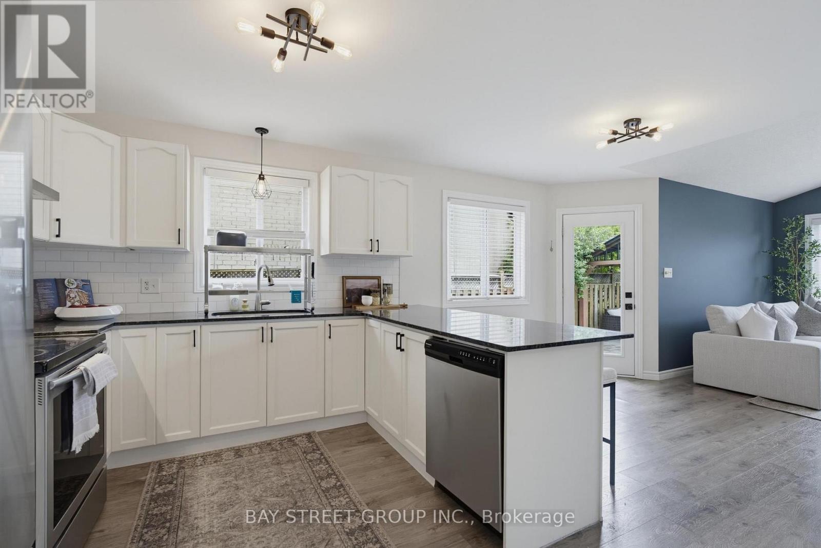 213 HAWTHORNE ROAD, London North (North E) — photo 12