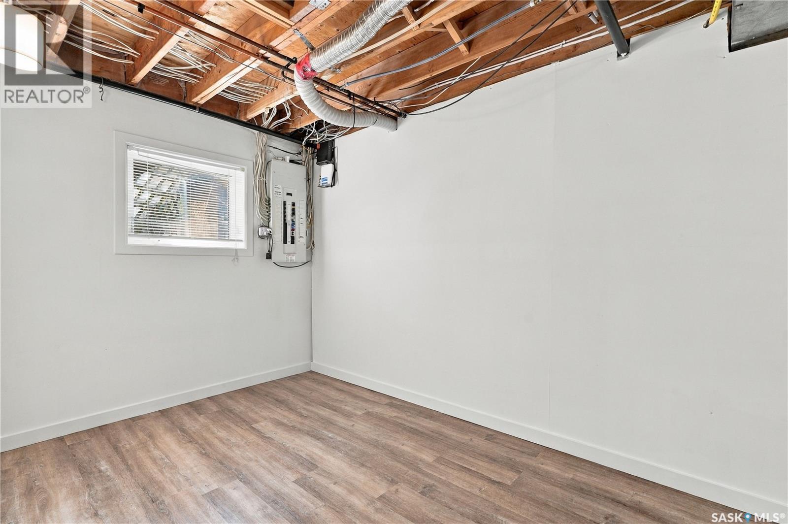 345 Clark AVENUE - Image 37