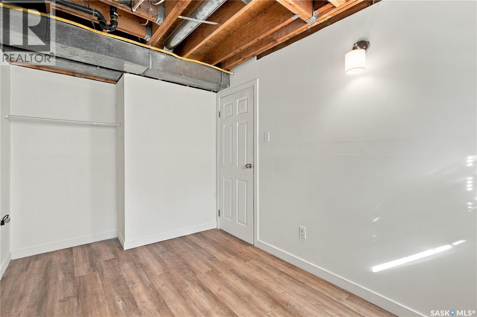 345 Clark AVENUE - Image 38