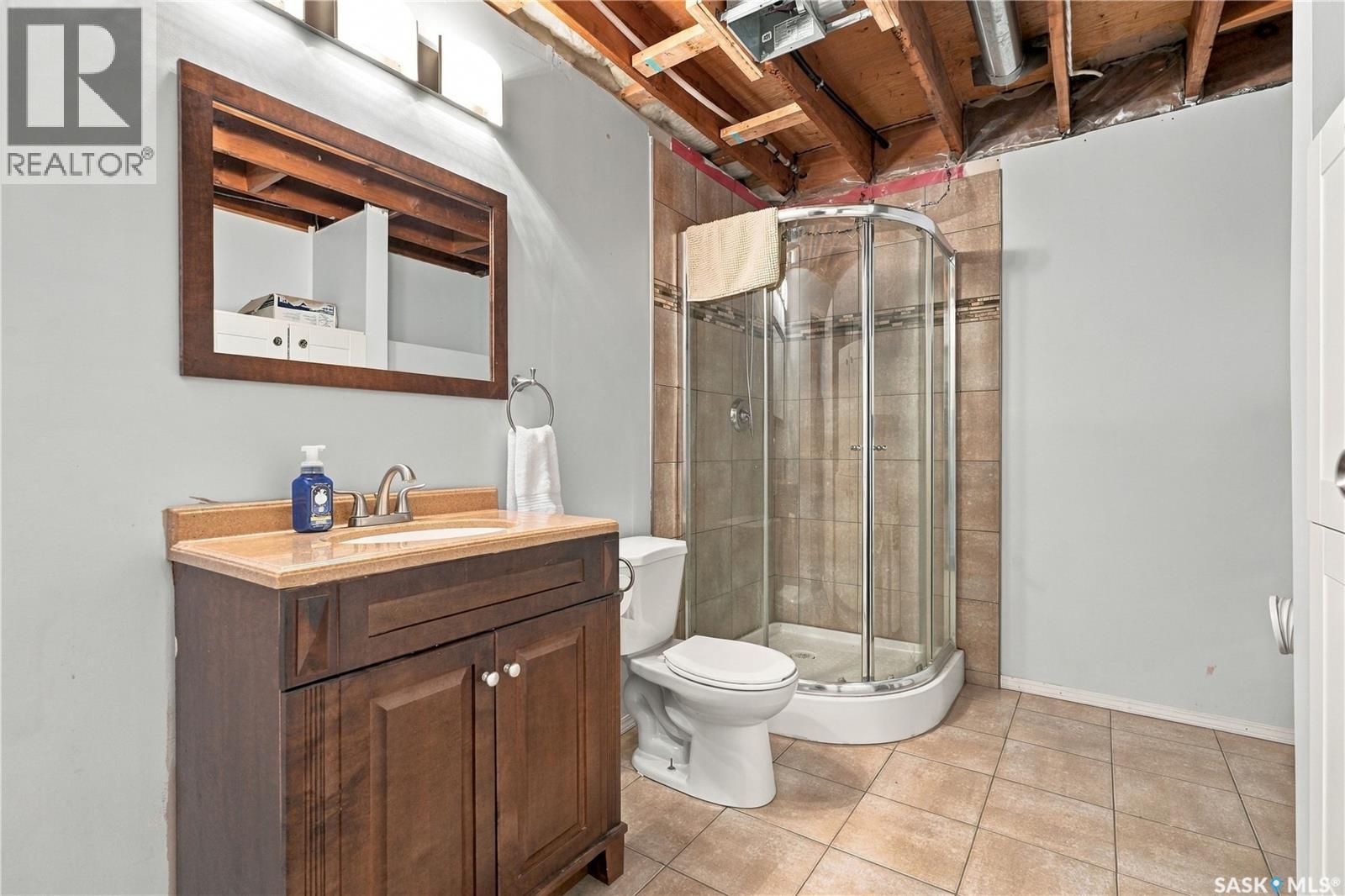 345 Clark AVENUE - Image 40