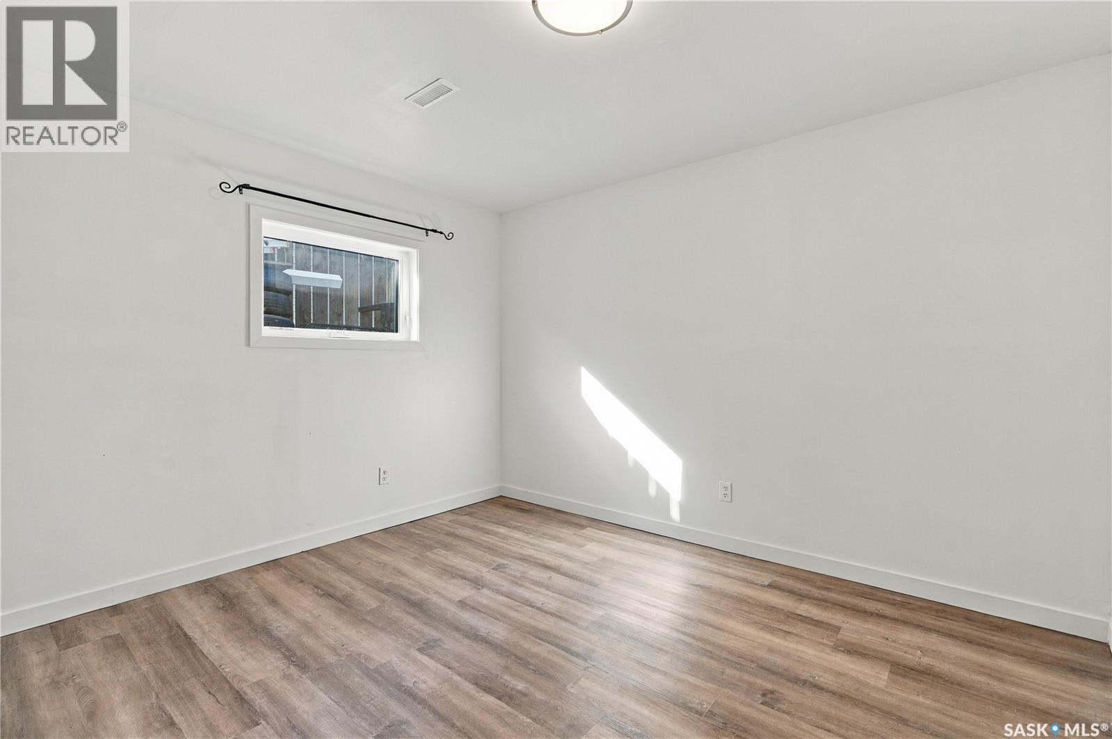 345 Clark AVENUE - Image 41