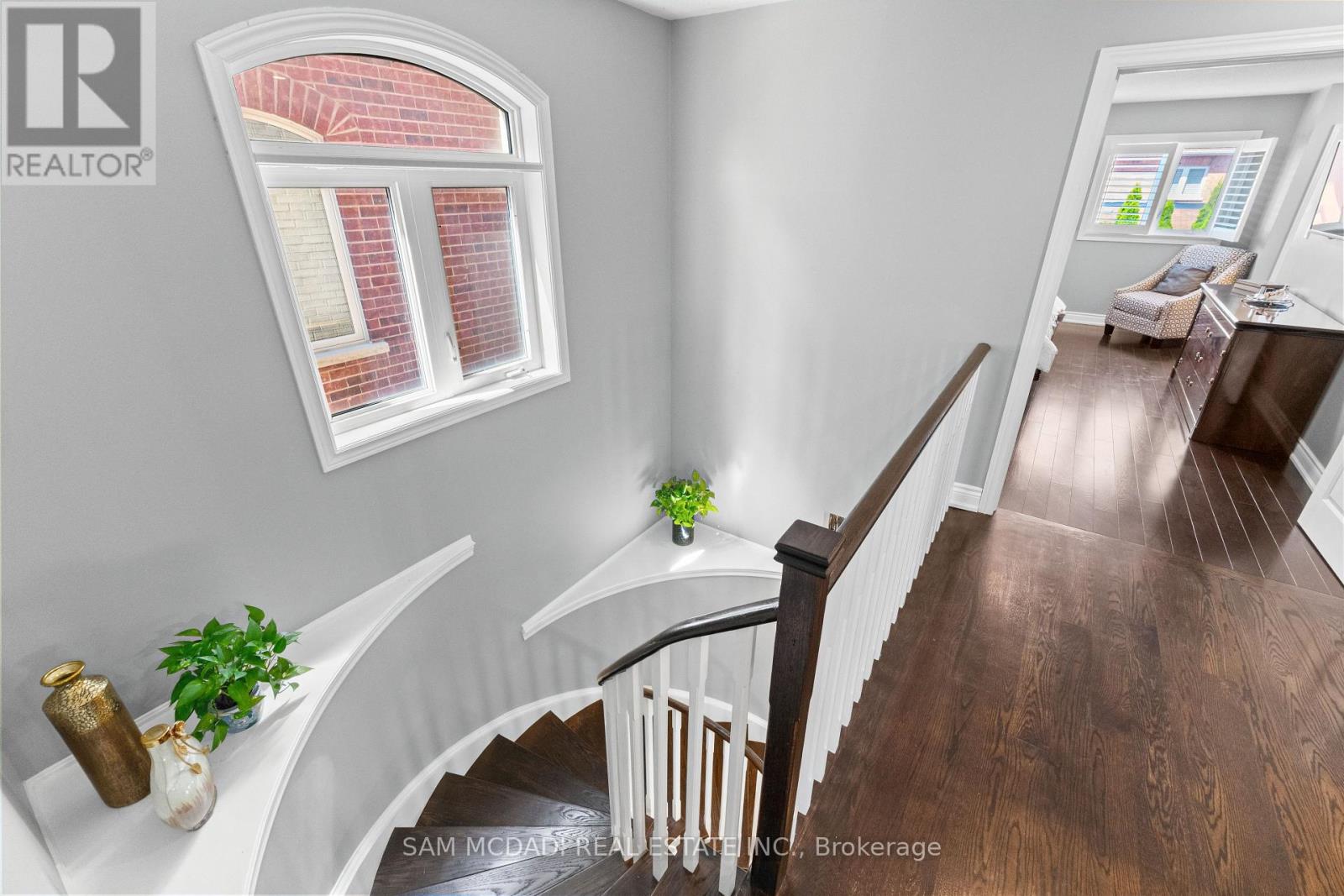 195 HOLMES CRESCENT - 11