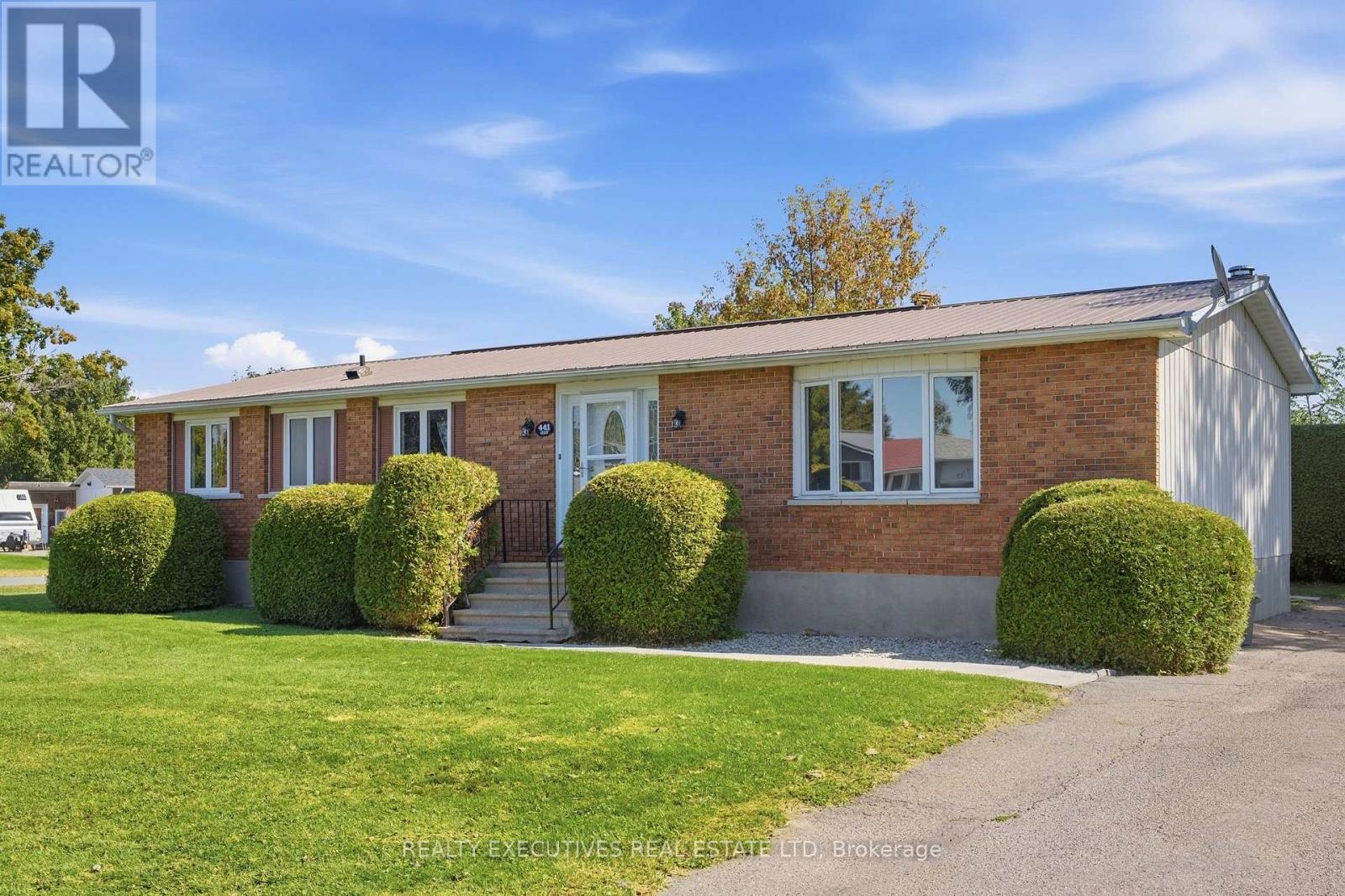 441 MAY STREET, North Dundas