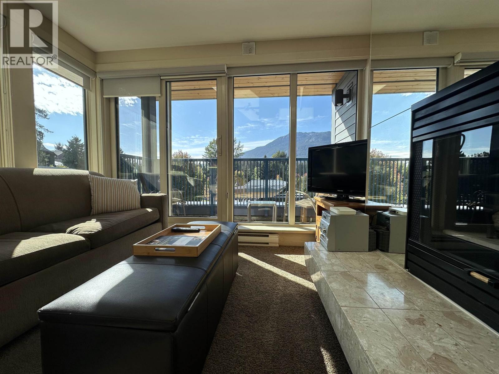 #310 (3) 4321 VILLAGE GATE Boulevard, Whistler, British Columbia, V8E1H3, Whistler, British Columbia — photo 3 of 5