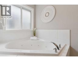 1826 Baywater Street Sw, Airdrie, AB T4B0A8 Photo 29