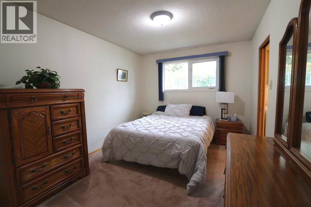 Listing photo – 5007 42 Street, Ponoka