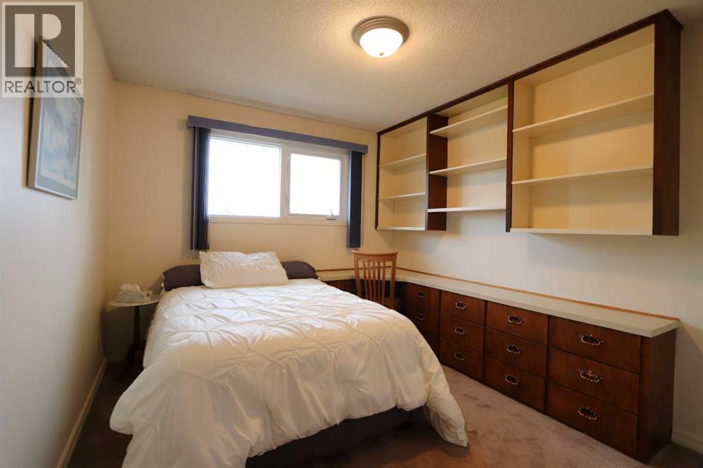 Listing photo – 5007 42 Street, Ponoka
