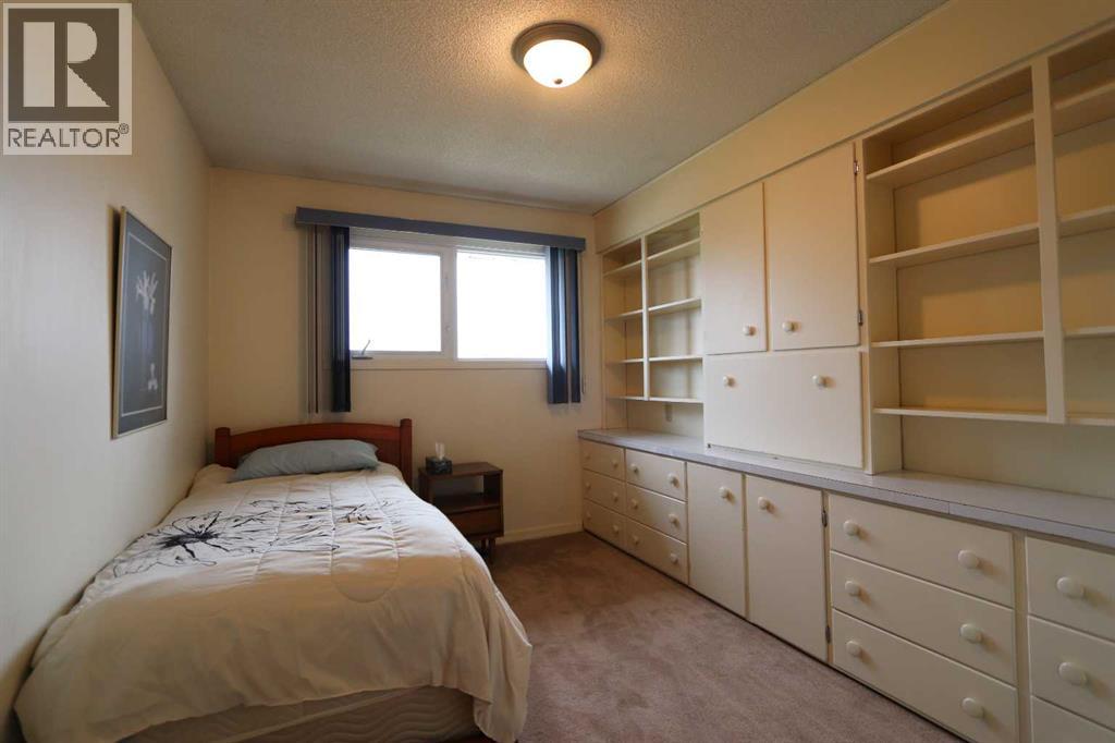 Listing photo – 5007 42 Street, Ponoka