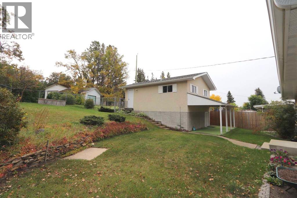 Listing photo – 5007 42 Street, Ponoka