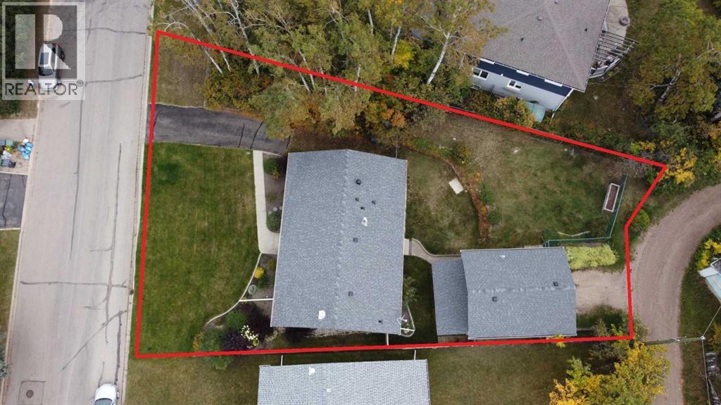 Listing photo – 5007 42 Street, Ponoka