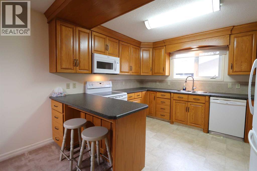 Listing photo – 5007 42 Street, Ponoka