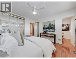 4pc Bathroom - 44 Granlea Place Sw, Calgary, AB T3E4K2 Photo 13