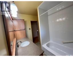 Office - 1123 Asquith Drive, Esterhazy, SK S0A0X0 Photo 11