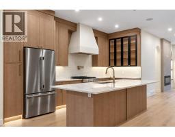 249 22 Avenue NE - photo 5