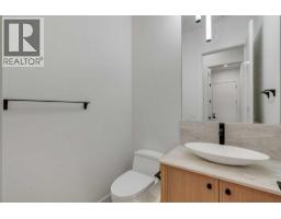 4pc Bathroom - 249 22 Avenue Ne, Calgary, AB T2E1T6 Photo 14