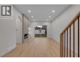 5pc Bathroom - 249 22 Avenue Ne, Calgary, AB T2E1T6 Photo 9