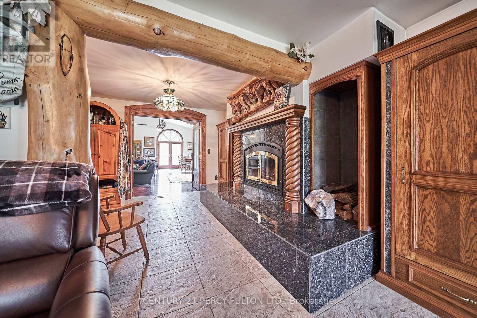 2733 TAUNTON ROAD - 24