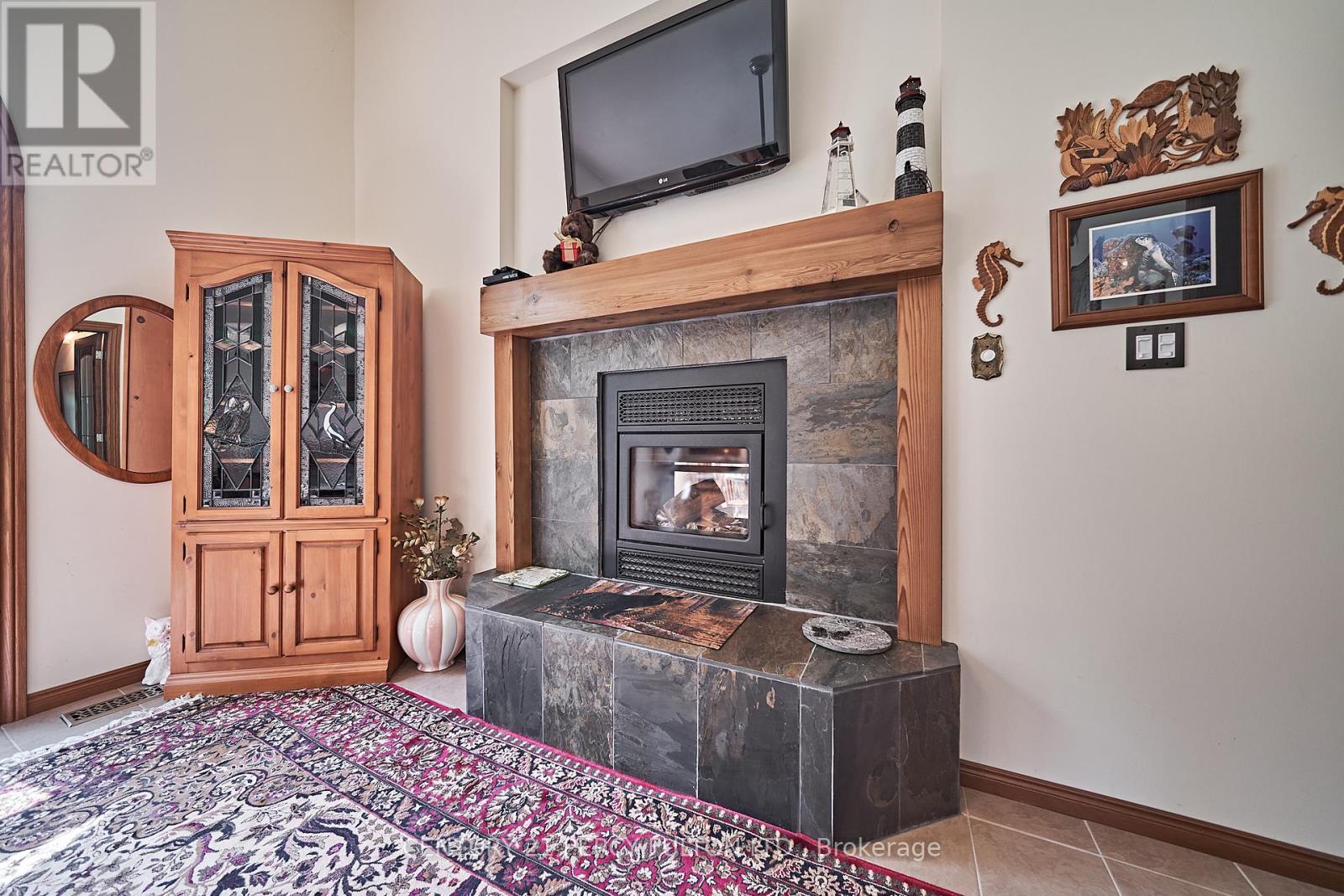 2733 TAUNTON ROAD - 35