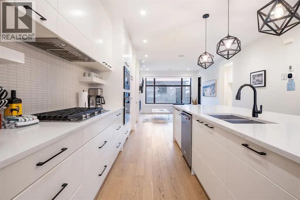 2433 30 Street SW - photo 3