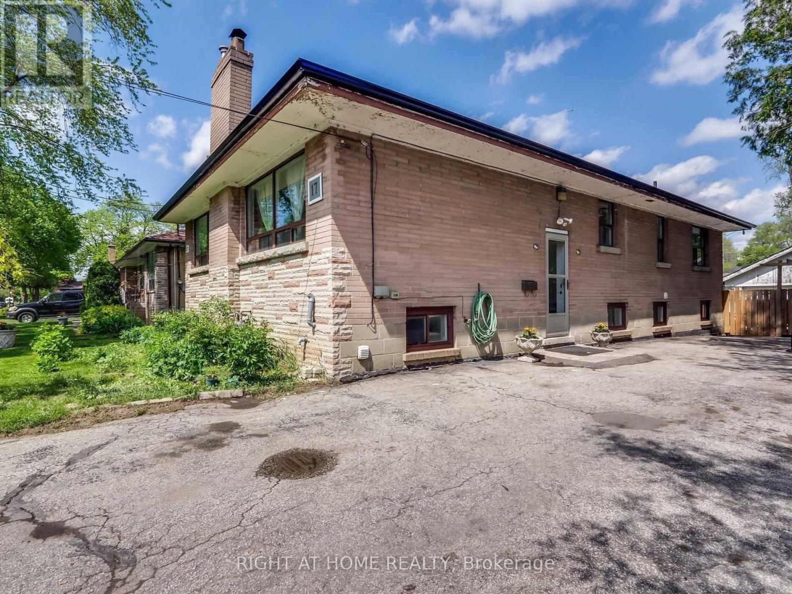 BAST - 17 BRYANT STREET, Toronto (Bathurst Manor) — photo 2
