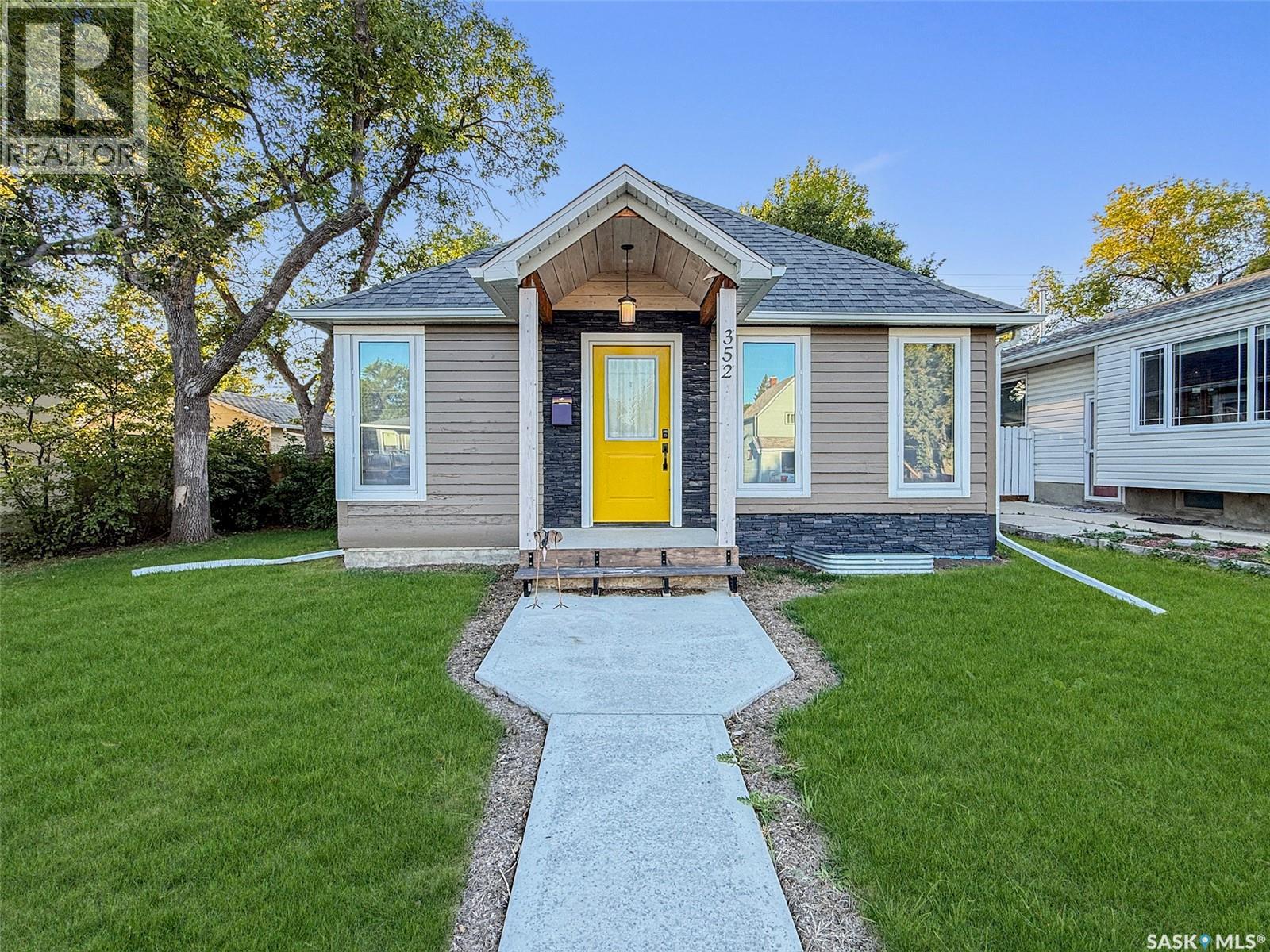 352 2nd AVENUE NE, Swift Current